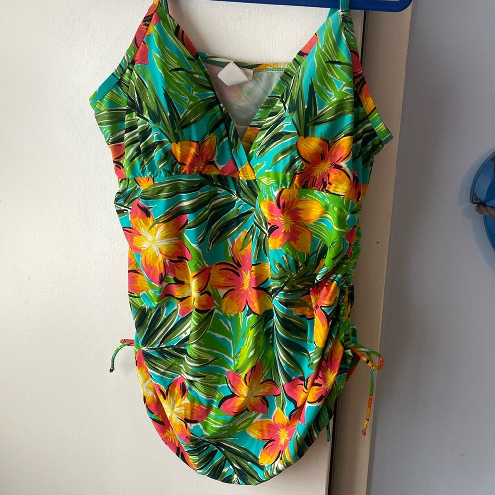 Beautiful bathing suit TOP ONLY, size 3X